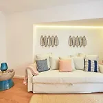 Belem Light Filled Apartment, By Timecooler