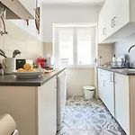 Belem Light Filled Apartment, By Timecooler 아파트