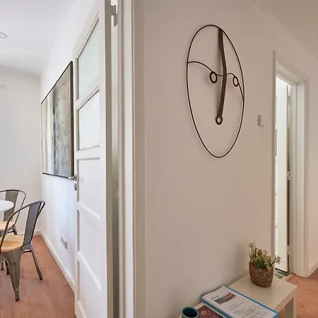 Belem Light Filled Apartment, By Timecooler Apartament