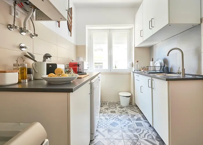 Belem Light Filled Apartment, By Timecooler Apartman